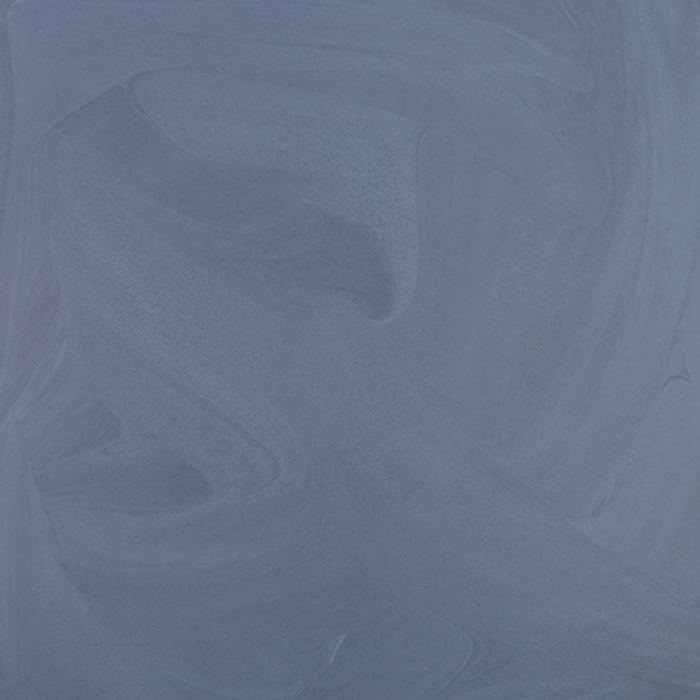 Eine strukturierte Oberfläche mit sanften, wirbelnden blauen Farbtönen, die verschiedene Schattierungen mischt, um eine ruhige und gelassene Atmosphäre zu schaffen. Das Blau wirkt leicht glänzend und reflektiert das Licht in subtilen Weisen. Der Gesamteindruck ist beruhigend und weckt Gefühle von Gelassenheit und Frieden.