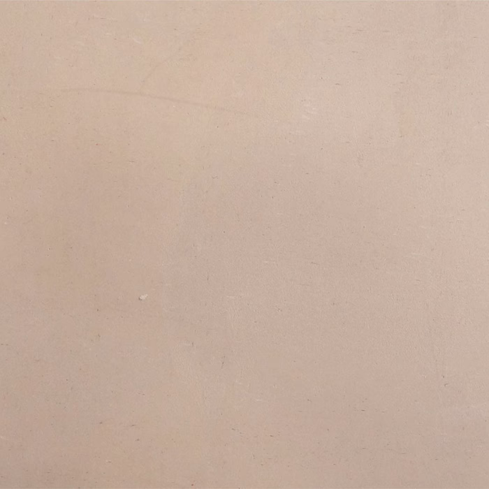 Dieses Bild zeigt einen glatten, sanften beigen Hintergrund, der durch subtile Texturvariationen gekennzeichnet ist, die ein beruhigendes und neutrales Aussehen erzeugen. Die Oberfläche ist überwiegend hellbeige, mit schwachen Linien und leichten Unvollkommenheiten, die der visuellen Tiefe verleihen. Ideal als Hintergrund für Design- oder künstlerische Kompositionen.
