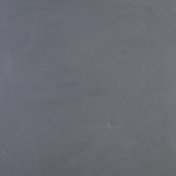 Dieses Bild zeigt einen glatten, abstrakten Hintergrund in einem gedämpften Blau-Grauton mit subtilen Wirbeln und Texturen, der ein Gefühl von Ruhe und Gelassenheit vermittelt.