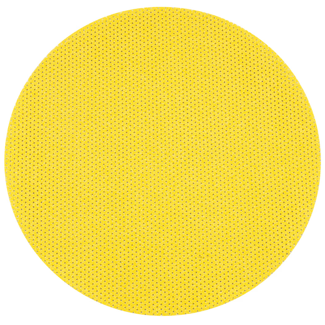 Een grote ronde gele, gestructureerde schijf met een regelmatig patroon van kleine gaatjes, die doet denken aan een schuur- of filterschijf, gecentreerd op een witte achtergrond.