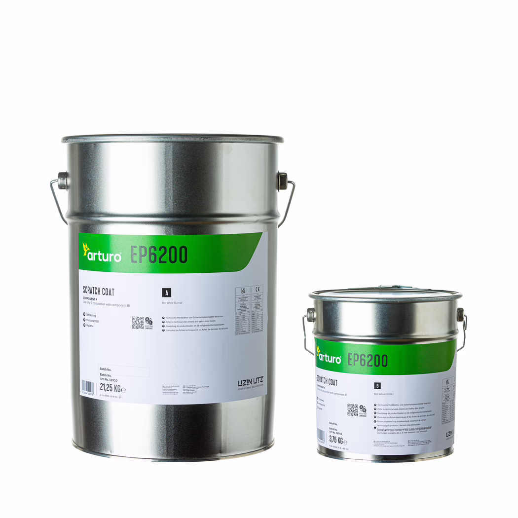 Arturo_Dummy_EP6200-10kg_2022-01 Close-up studio photograph of two metal paint cans of different sizes against a white background. The larger can on the left is partially visible and shows a silver metallic body with a green label reading 'arturo EP6200' and detailed printed product information; the smaller matching can on the right sits next to its lid. The composition highlights industrial packaging features — metal handles, rolled lids and reflective surfaces — with clean, even lighting that emphasizes texture, label graphics and the cans' metallic sheen; suitable for product listings, technical documentation or marketing.