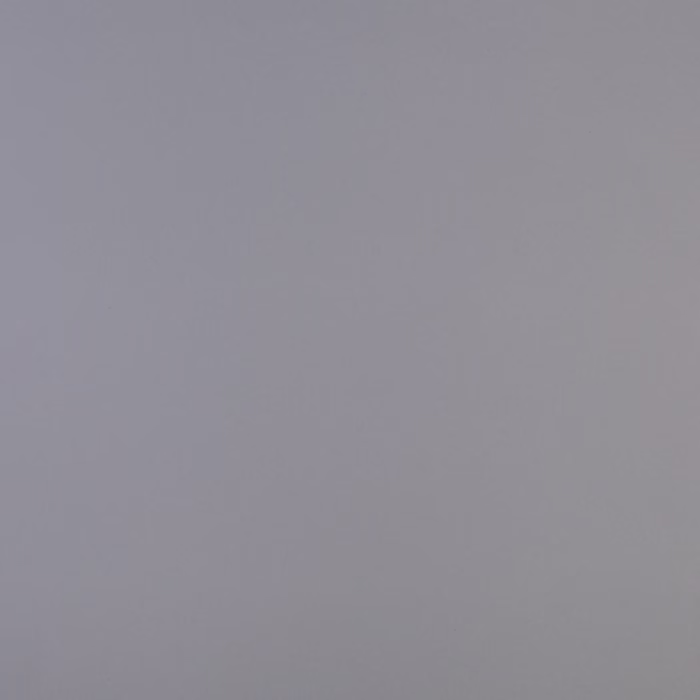 Eine einheitliche, neutral hellgraue Fläche mit sehr feiner, gleichmäßig verteilter Körnung; keine erkennbaren Objekte, Schatten oder Muster sind sichtbar. Das Bild eignet sich als schlichter Hintergrund für Produktaufnahmen, grafische Hintergründe oder als Farbprobe.