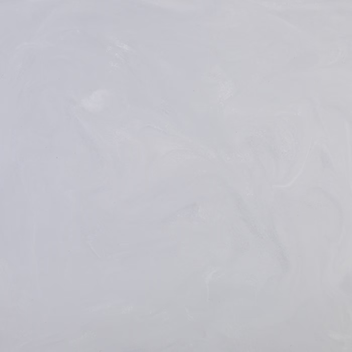 Eine glatte, hellgraue Oberfläche mit subtilen, gewundenen Mustern. Die Textur wirkt weich und minimalistisch und ruft eine ruhige und friedliche Atmosphäre hervor. Die gesamte Ästhetik ist modern und elegant, geeignet für verschiedene Designanwendungen.