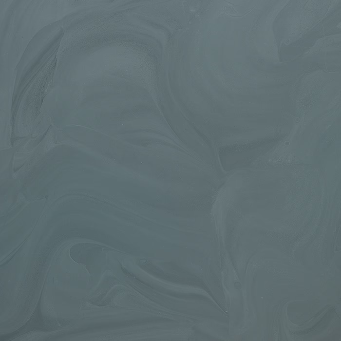 Eine glatte, wirbelnde abstrakte Textur in tiefen teal Tönen, mit subtilen Variationen in Farbton und Glanz, die ein elegantes und ruhiges visuelles Erlebnis schaffen.